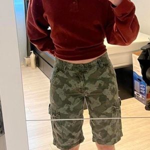 levi’s camo jorts size 12 in boys? waist: 26 but fits smaller in my opinion